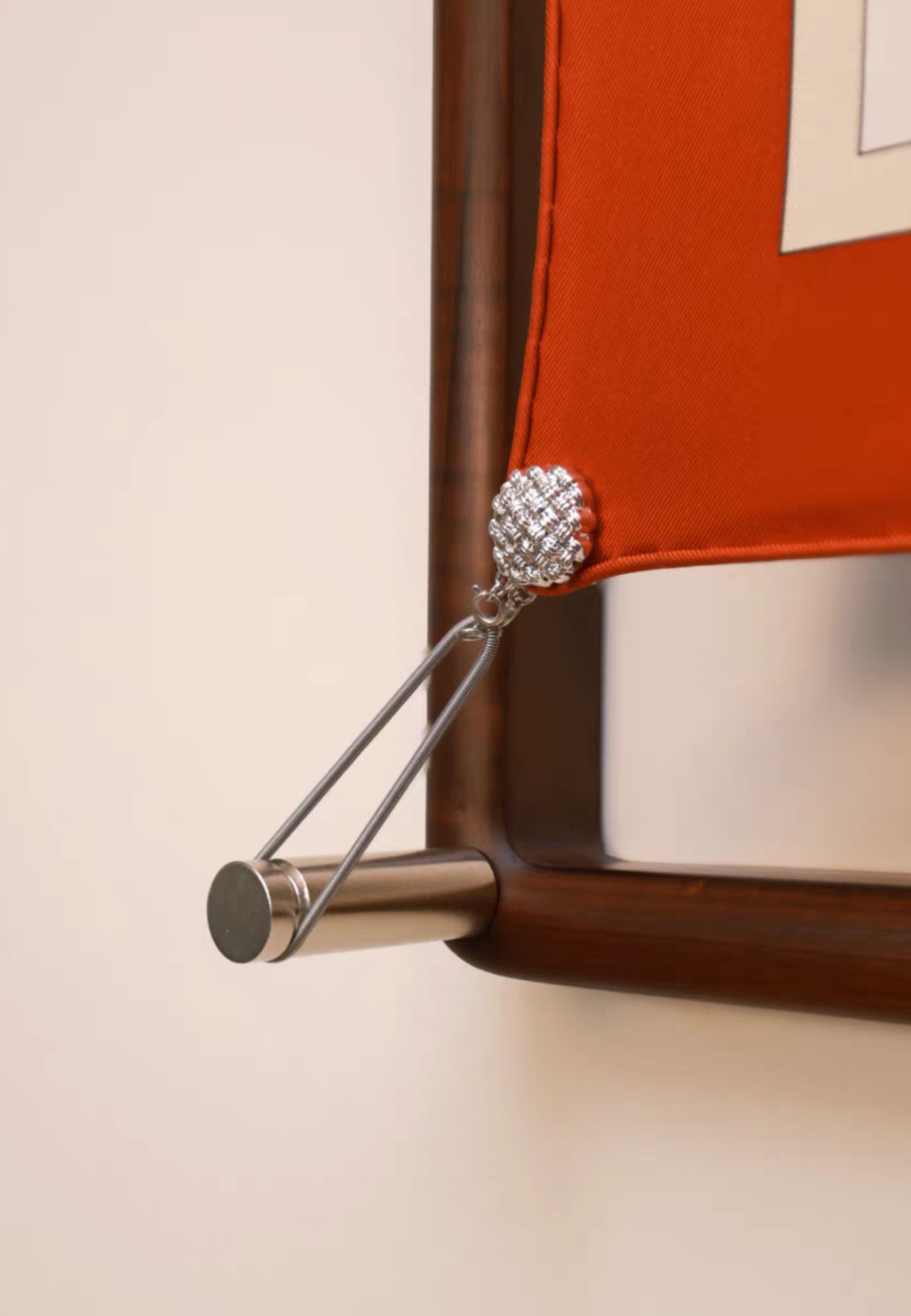 Крепёж для экспонирования шёлкового платка